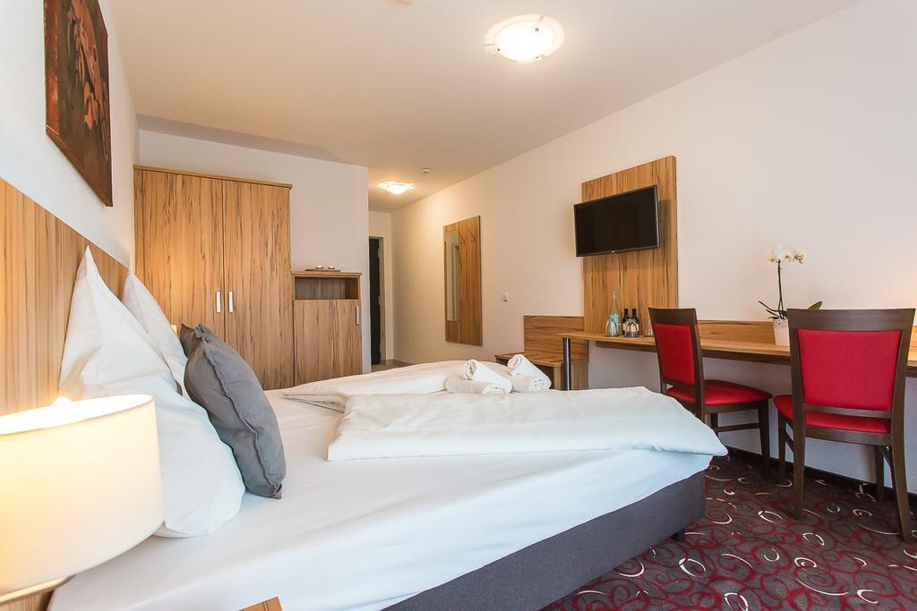 Schaefer Boardinghouse Aparthotel Gröbenzell Exteriör bild