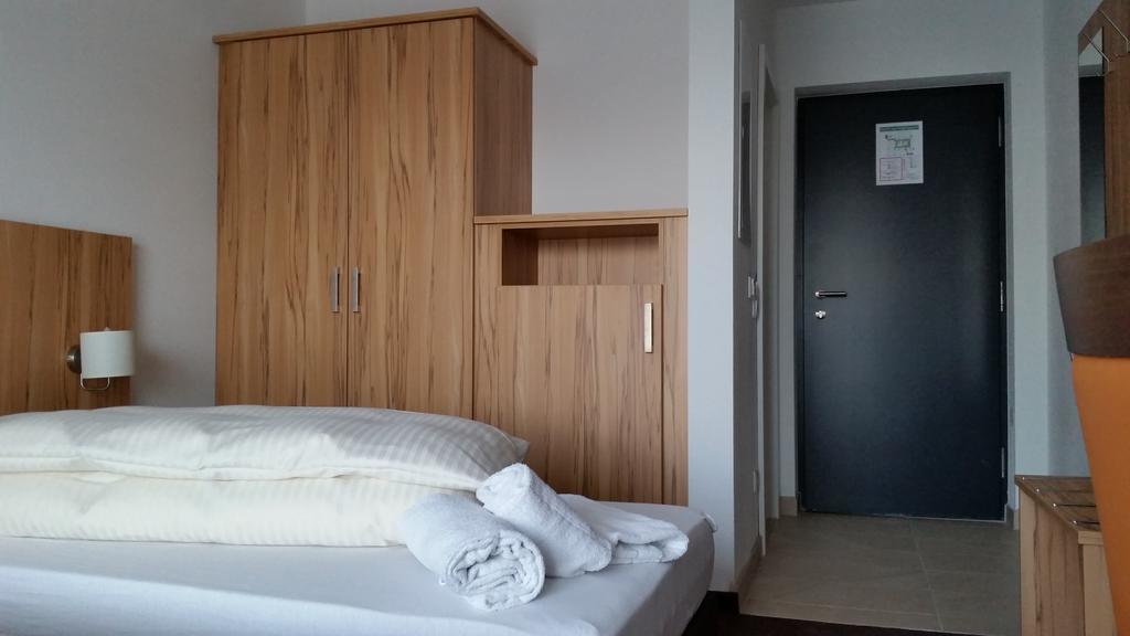 Schaefer Boardinghouse Aparthotel Gröbenzell Exteriör bild